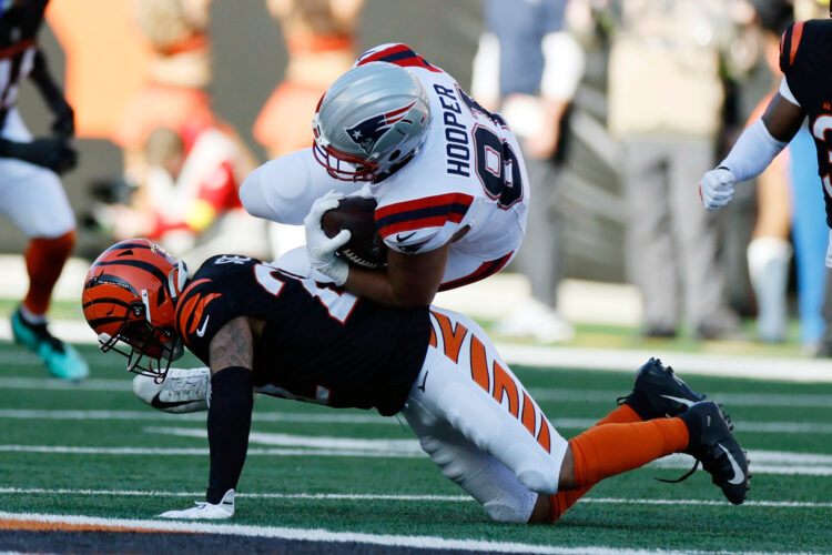 NFL ROUNDUP: Patriots Extend Win Streak to 9, Overcome Early Deficit in 26